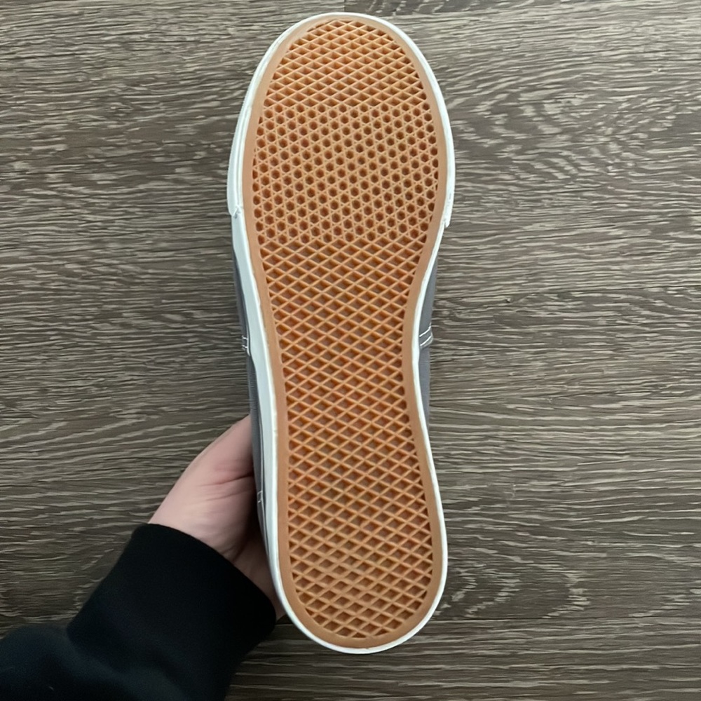 Vans - Picture 2 of 2